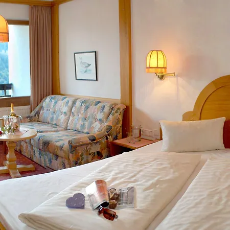 Hotel Naturhotel Taleu 4*