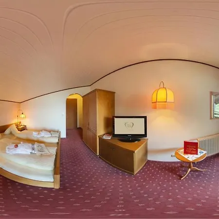 Ξενοδοχείο Naturhotel Taleu 4*