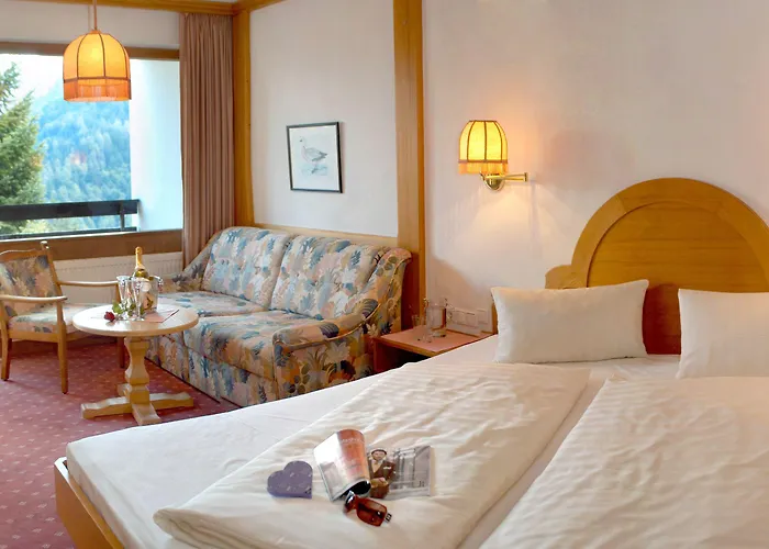 فندق Naturhotel Taleu 4*